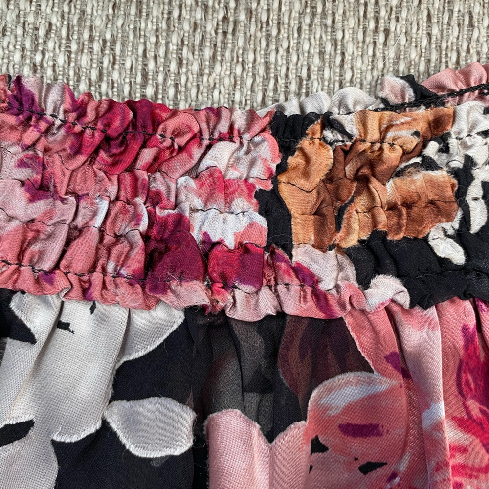 White House Black Market Floral Print Blouse in Black and Pink, size SP, organza - Picture 10 of 12